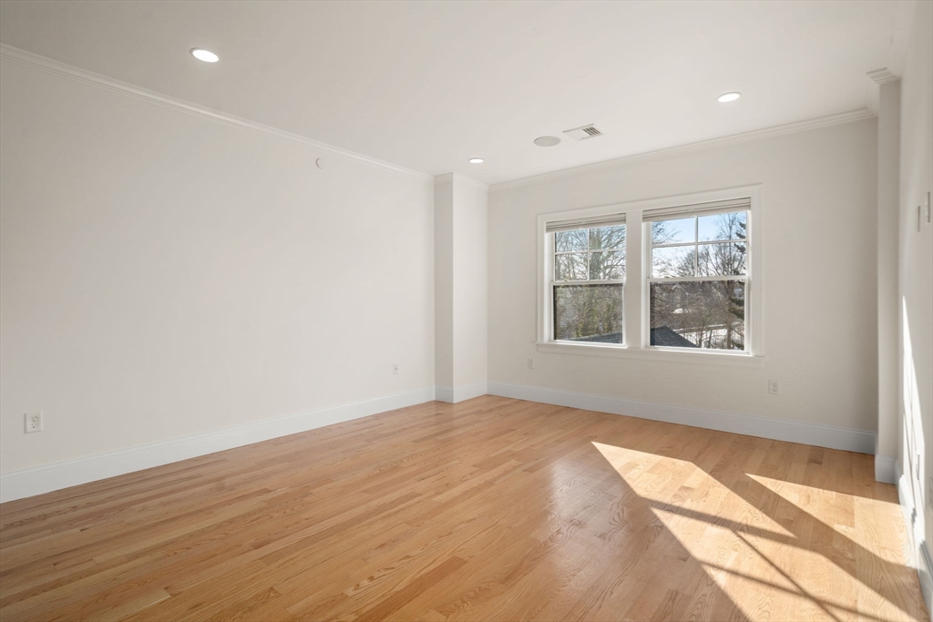 18 Robert Street, Unit 14 Boston, MA 02131 - Photo 3 of 24