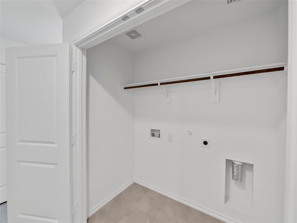 7765 Ruellia Road McKinney, TX 75071 - Photo 26 of 40 a view of bathroom