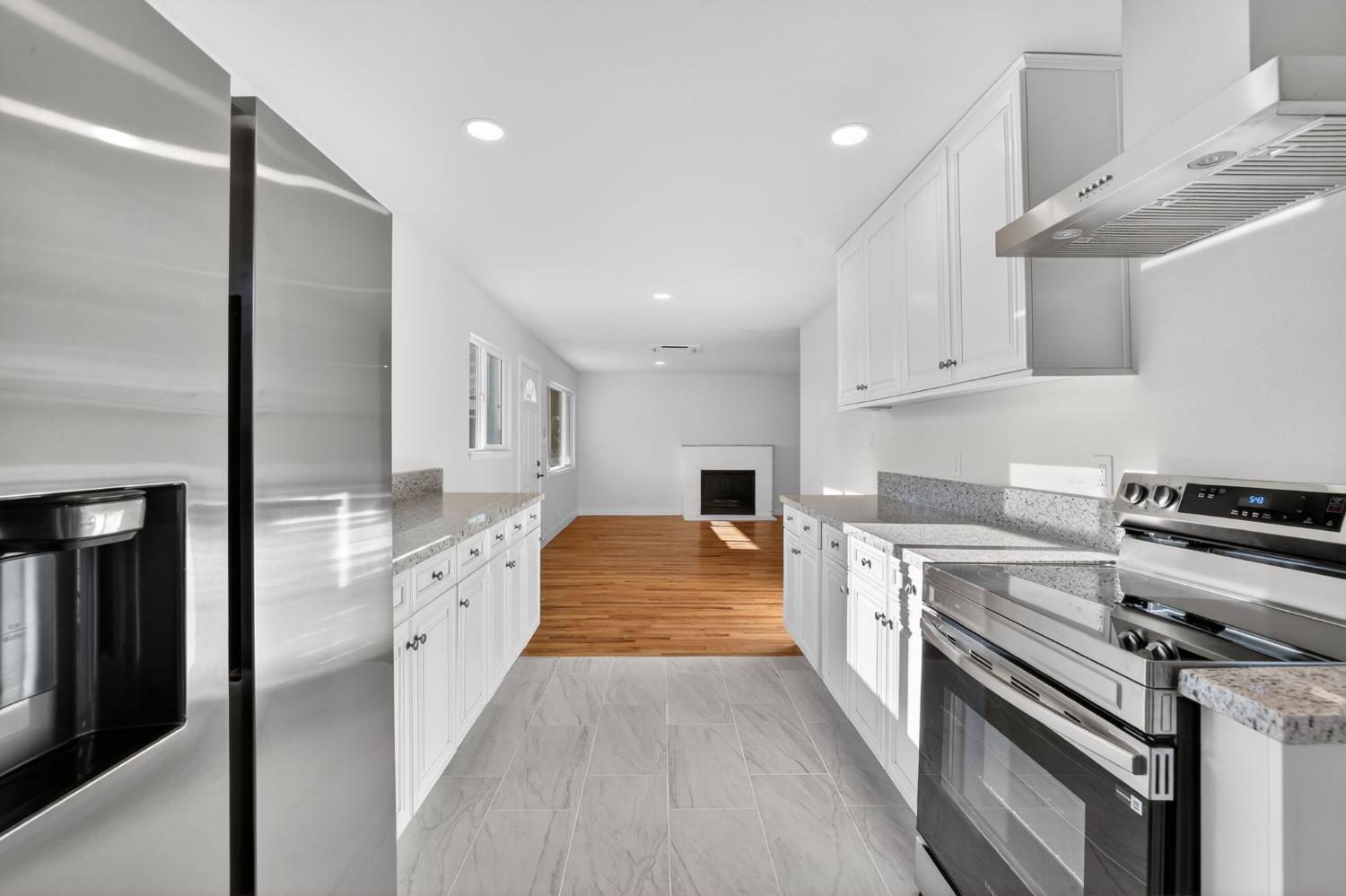 5250 Emerson Road Sacramento, CA 95820 - Photo 4 of 18