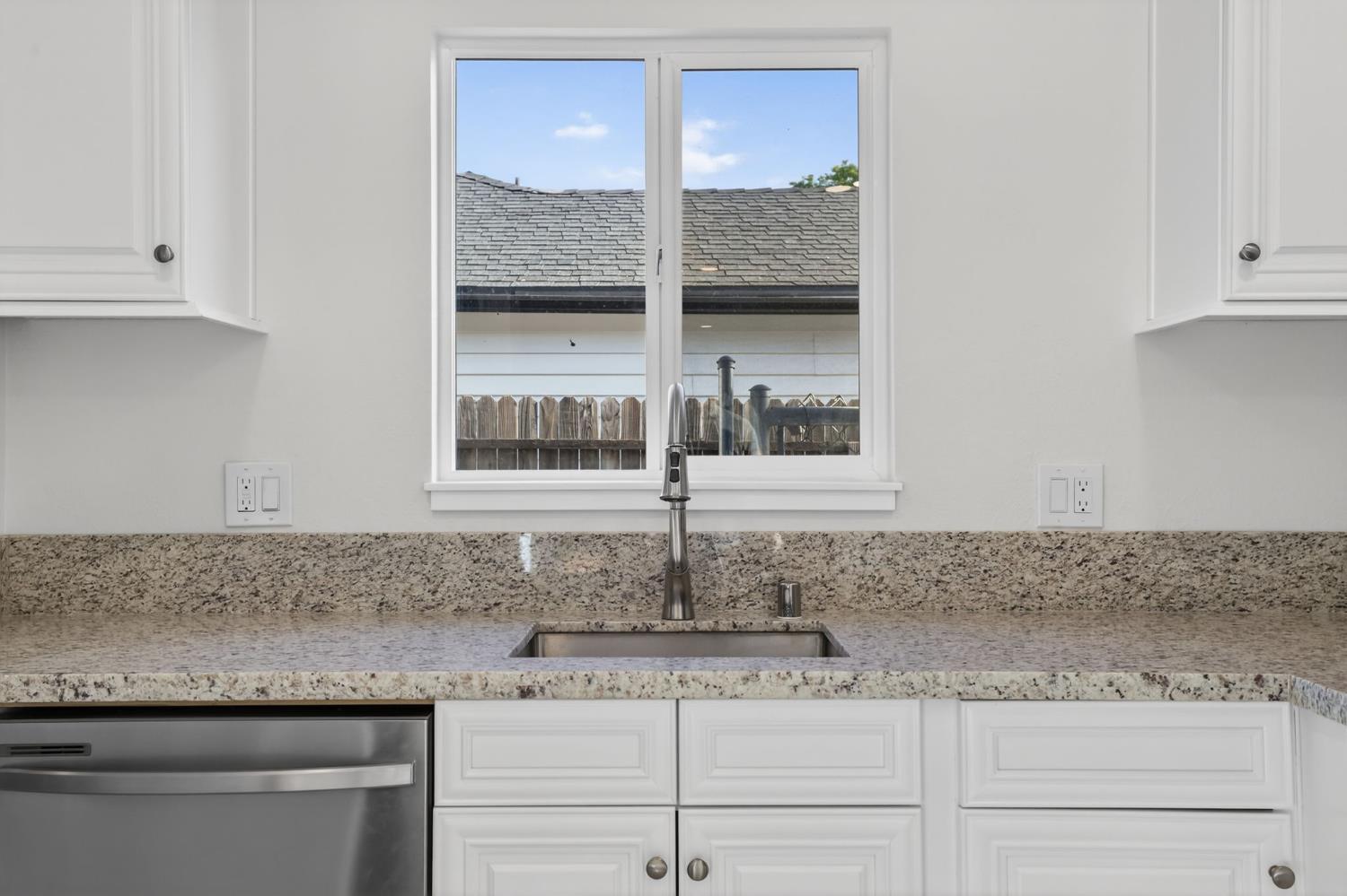 5250 Emerson Road Sacramento, CA 95820 - Photo 5 of 18