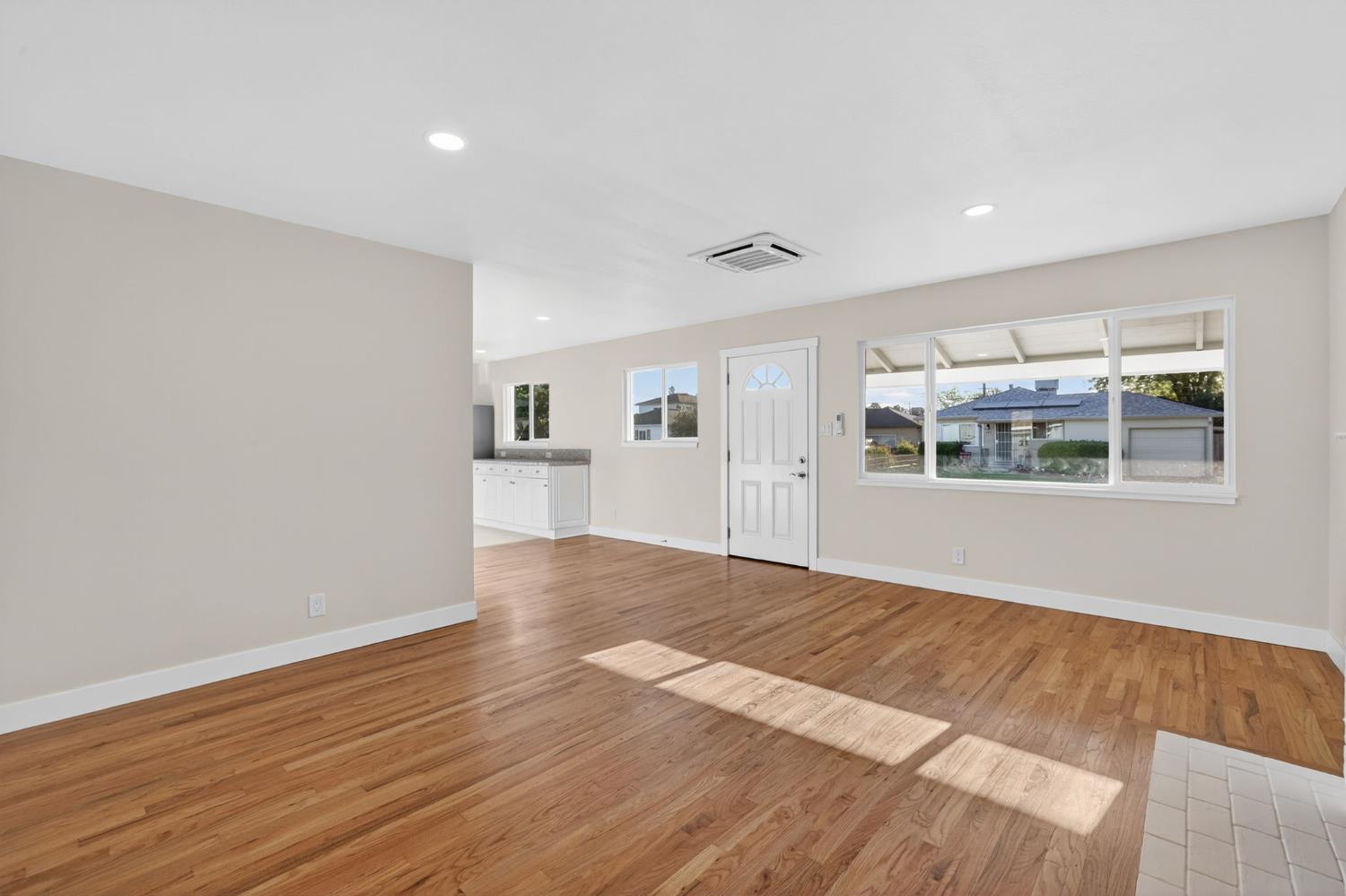 5250 Emerson Road Sacramento, CA 95820 - Photo 9 of 18