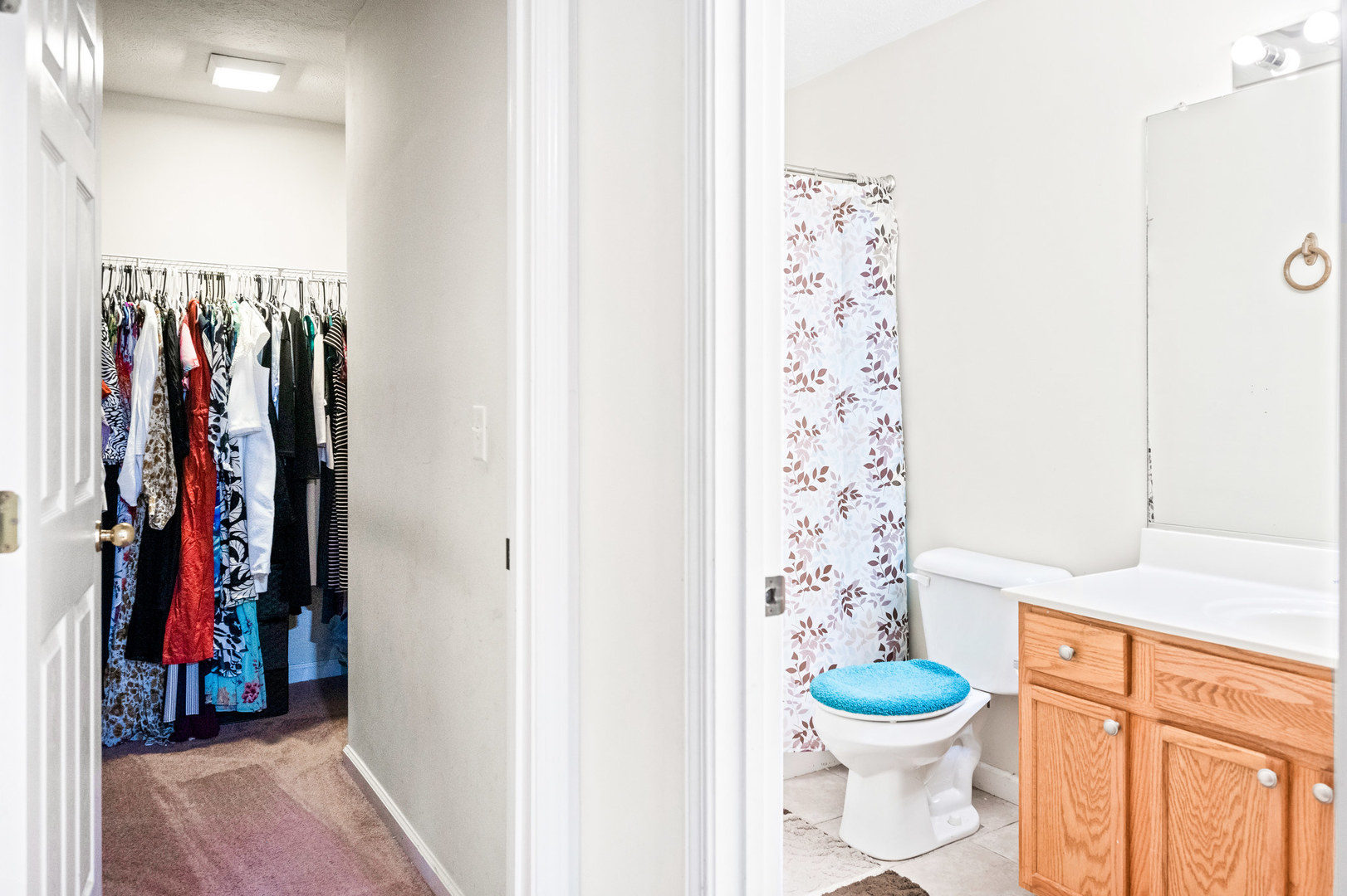 1109 East Shelbourne Drive Normal, IL 61761 - Photo 17 of 33 a bathroom with a bathtub and a toilet