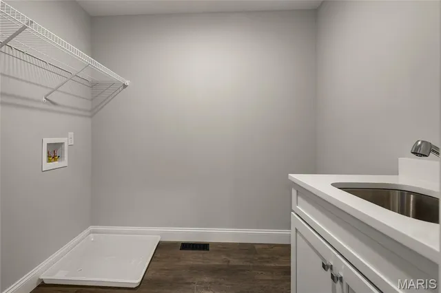 $679,900 | 9239 Merritt Avenue, Rock Hill, MO 63144