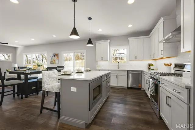 $679,900 | 9239 Merritt Avenue, Rock Hill, MO 63144