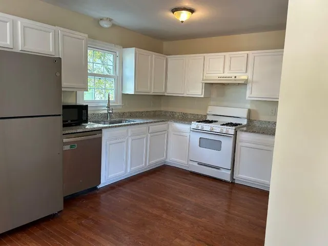 $3,250 | 61 Cooper Street, Unit A, Charleston, SC 29403