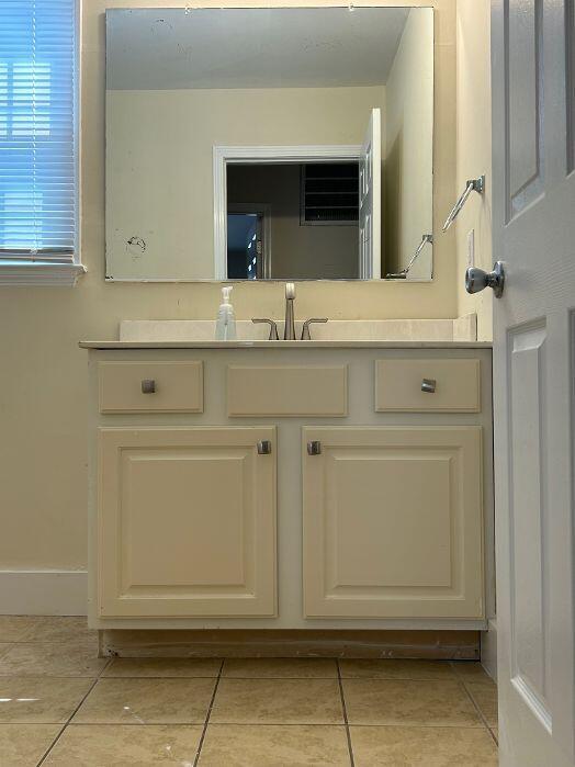 61 Cooper Street, Unit A Charleston, SC 29403 - Photo 7 of 15 Bathroom