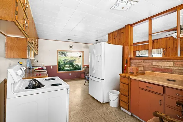 $450,000 | 4892 Highway 61, Silver Bay, MN 55614