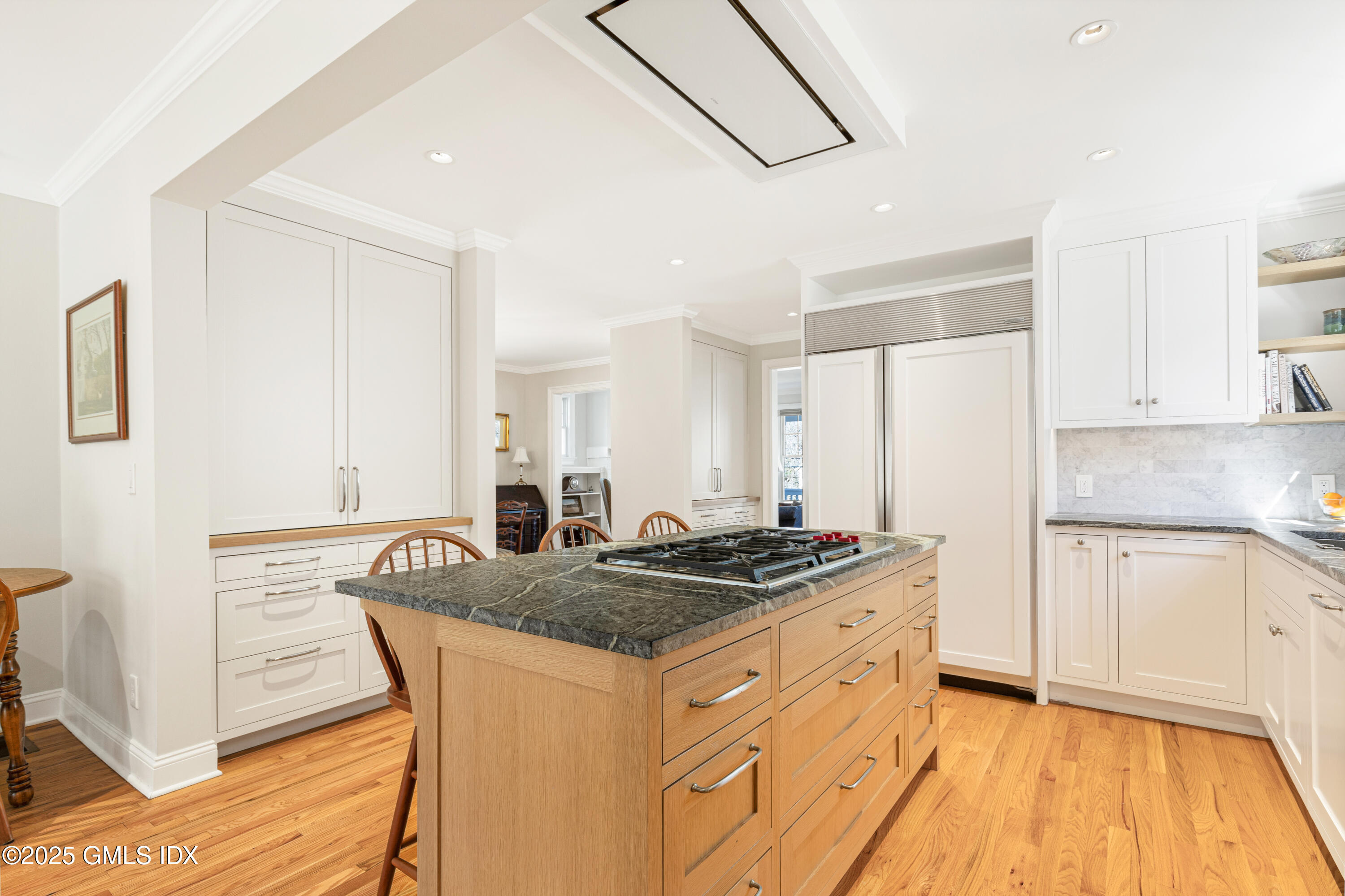 Gourmet kitchen