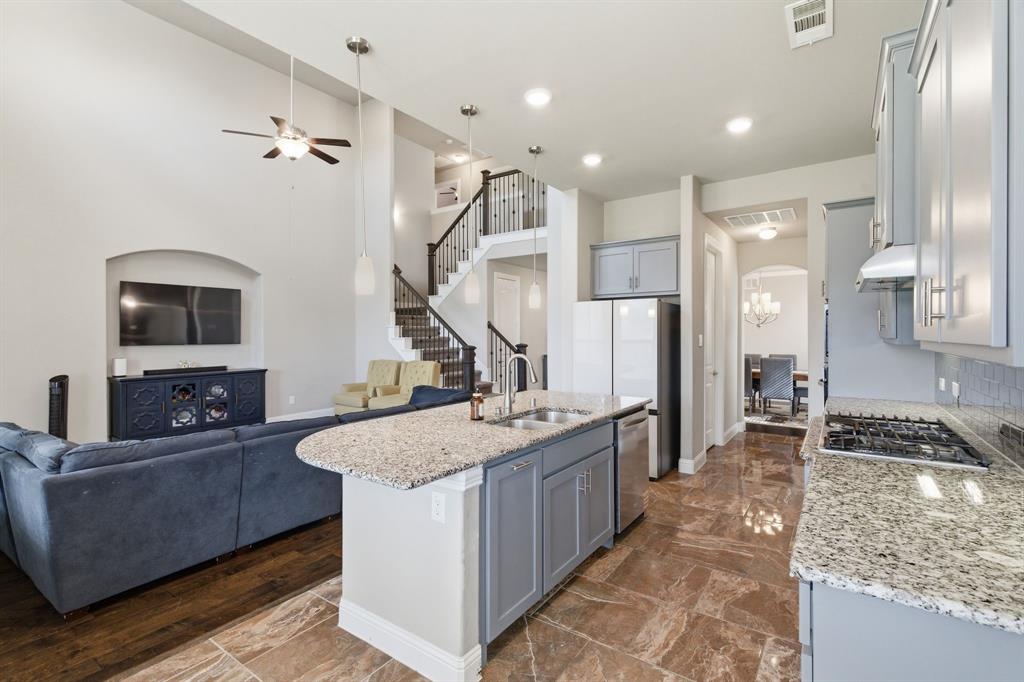 7452 Reverchon Drive Irving, TX 75063 - Photo 10 of 40