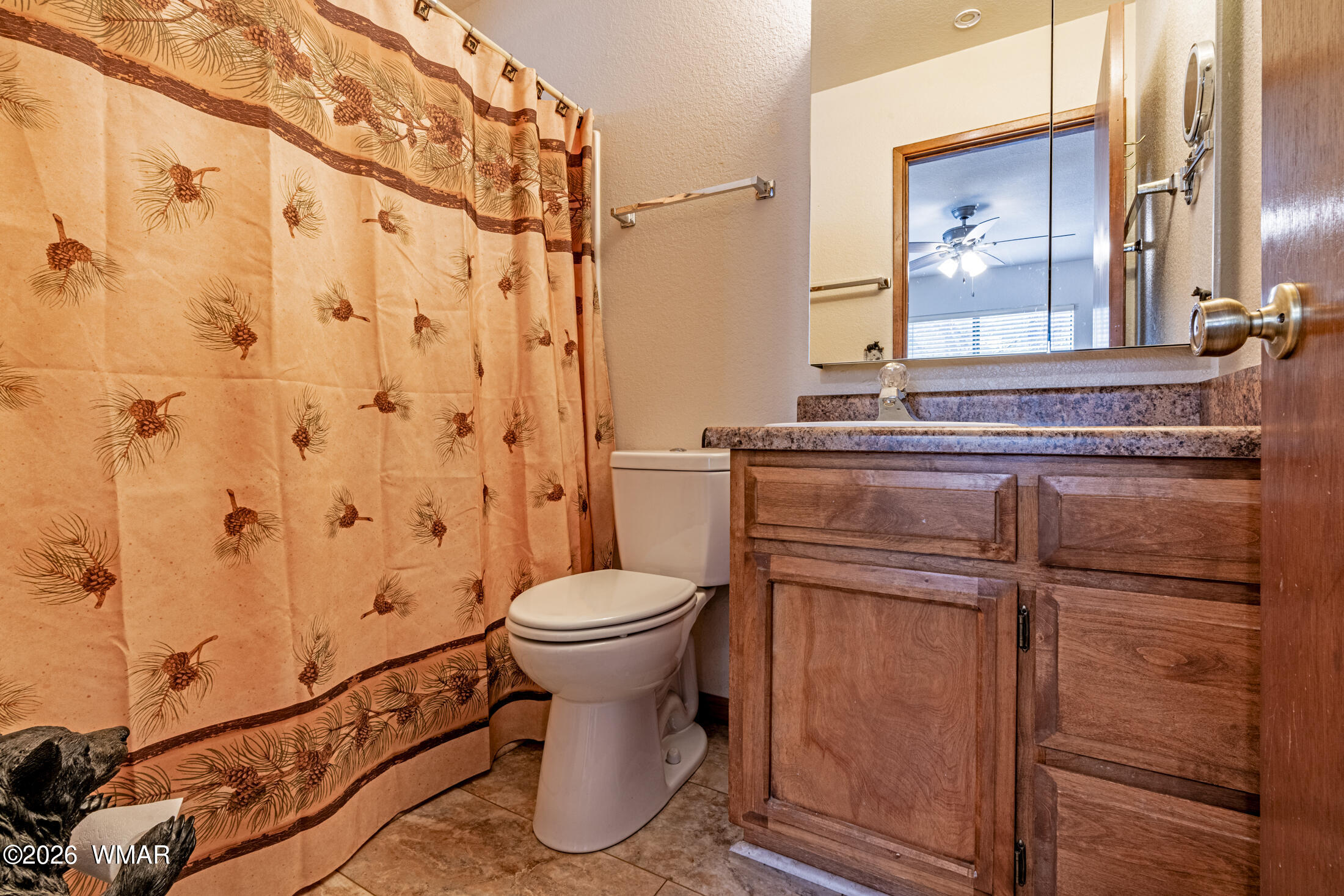 3225 Turkey Track Road Pinetop, AZ 85935 - Photo 15 of 25 bathroom attached to primary bedroom