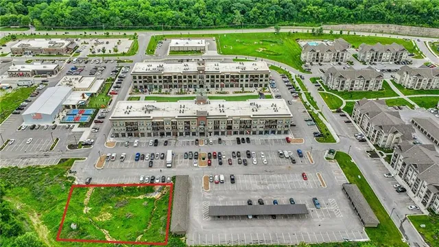 $575,000 | 15425 Old Town Drive, Parkville, MO 64152