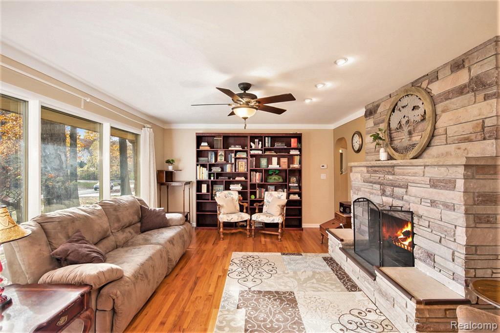4198 Edmore Road Waterford, MI 48329 - Photo 4 of 28