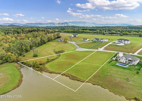 $309,000 | 130-131 Fairmeadow Drive, Dandridge, TN 37725
