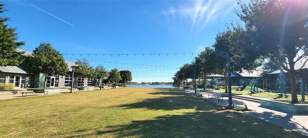 $2,495 | 424 4th Street, Argyle, TX 76226