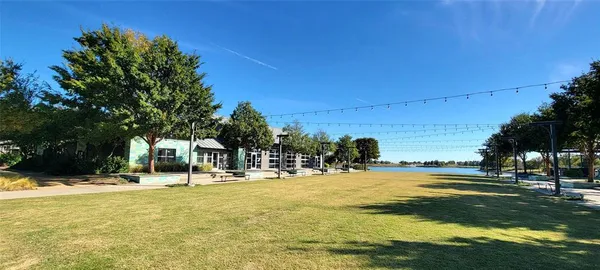 $2,495 | 424 4th Street, Argyle, TX 76226