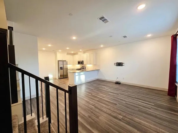 $2,495 | 424 4th Street, Argyle, TX 76226