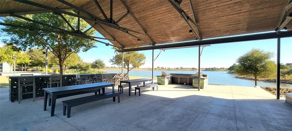 $2,495 | 424 4th Street, Argyle, TX 76226