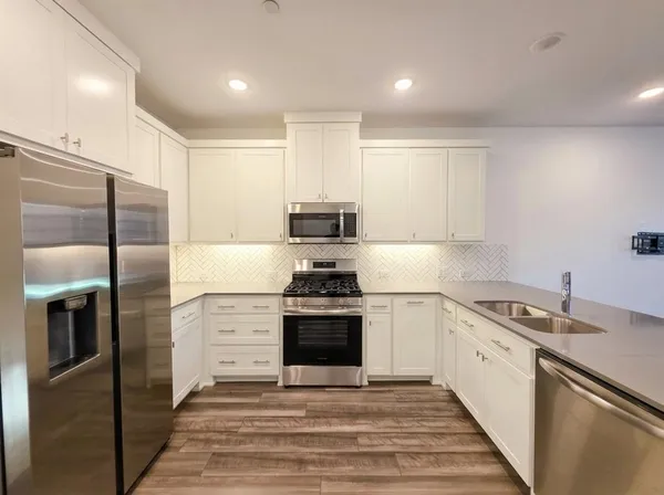 $2,495 | 424 4th Street, Argyle, TX 76226