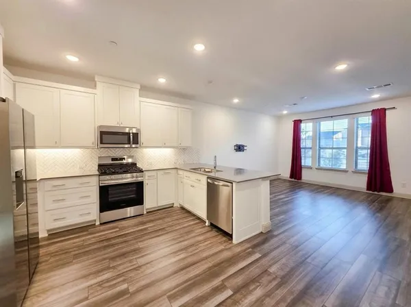 $2,495 | 424 4th Street, Argyle, TX 76226