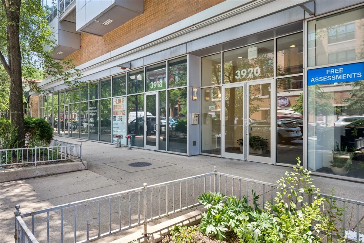 3920 North Sheridan Road, Unit 505 Chicago, IL 60613 - Photo 3 of 26