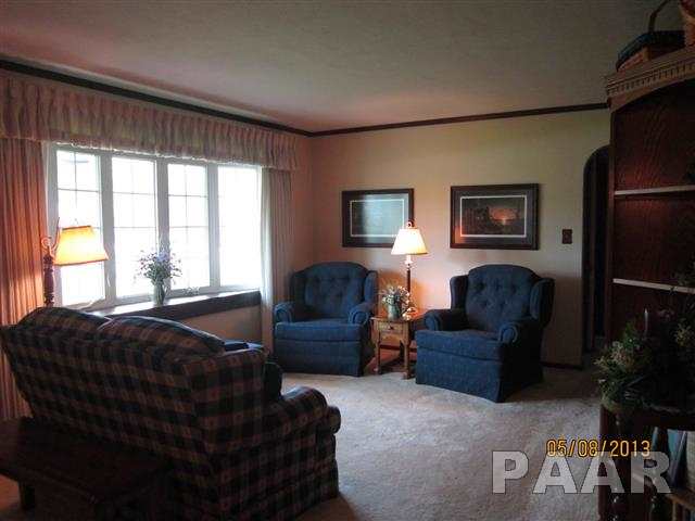 1042 Warren Street Henry, IL 61537 - Photo 4 of 13 Gallery Image 4