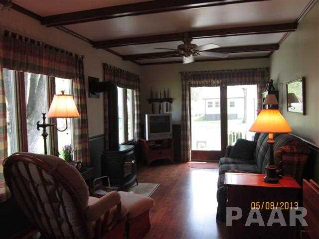 1042 Warren Street Henry, IL 61537 - Photo 5 of 13 Gallery Image 5