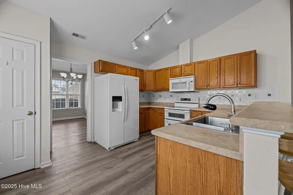 $2,050 | 138 Bermuda View, New Bern, NC 28560