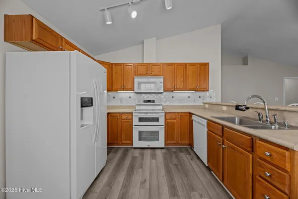 $2,050 | 138 Bermuda View, New Bern, NC 28560