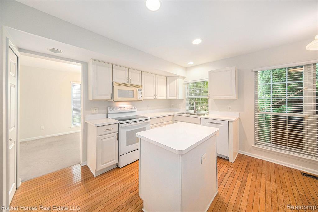 2851 Aspen Ridge Drive Ann Arbor, MI 48103 - Photo 7 of 29