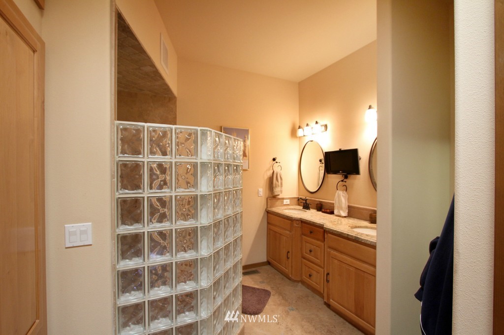 3406 Alaska Road Brier, WA 98036 - Photo 13 of 19