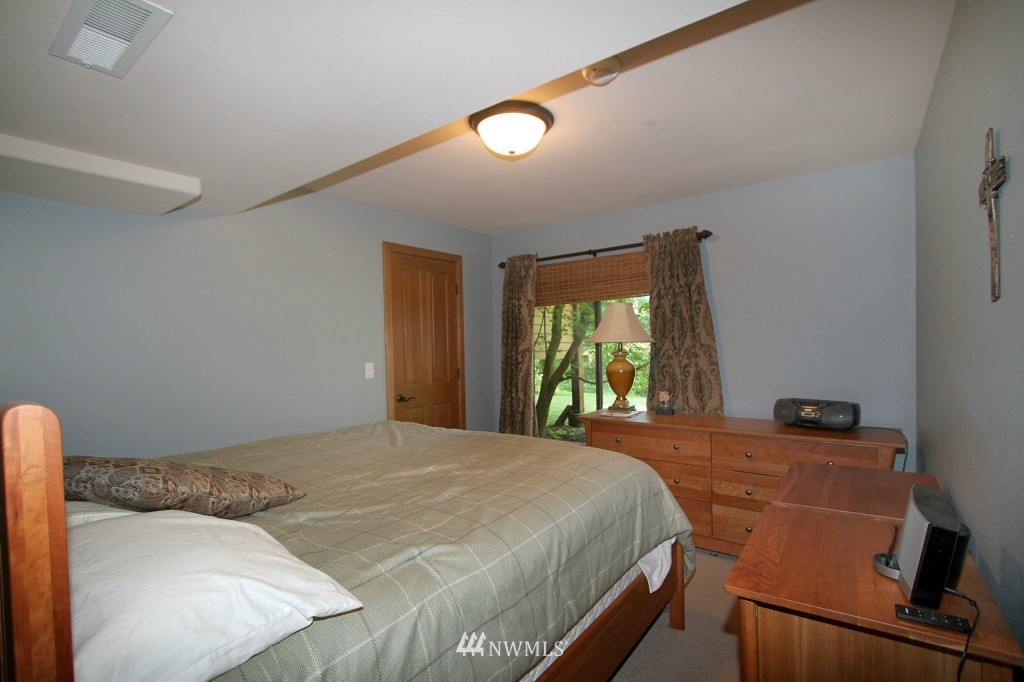 3406 Alaska Road Brier, WA 98036 - Photo 17 of 19