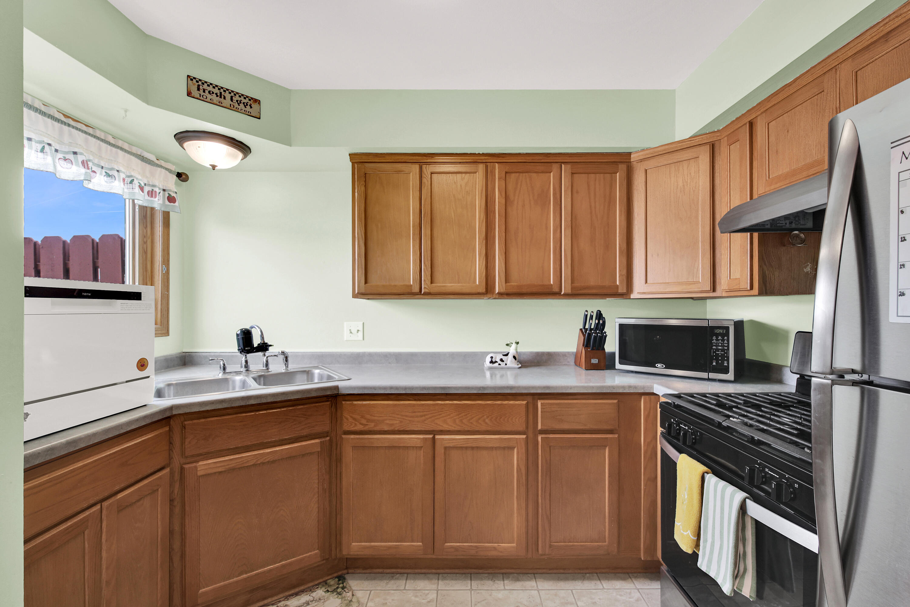 5316 Athens Avenue Racine, WI 53406 - Photo 10 of 23 Kitchen