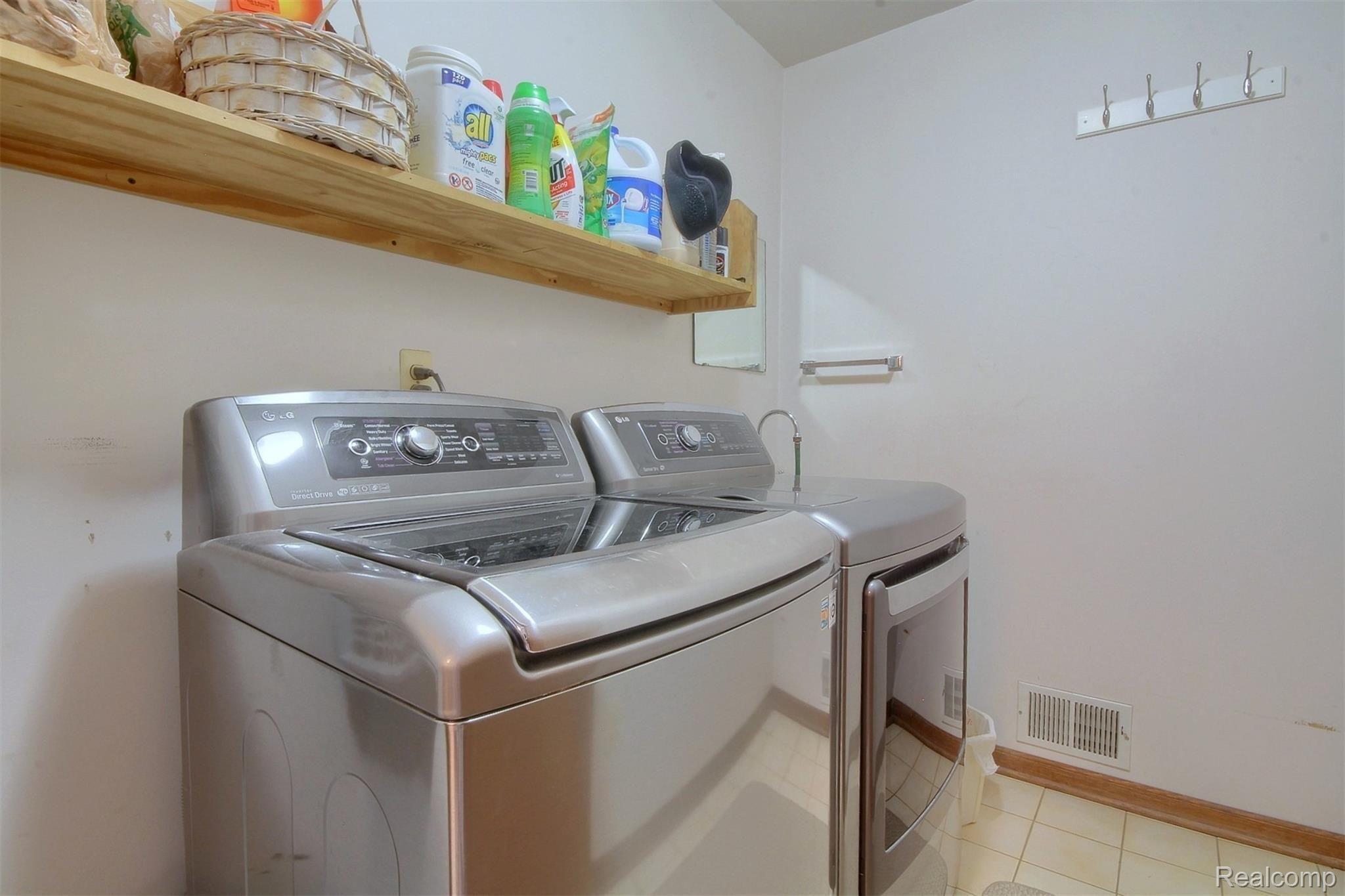 20683 Clark Road Belleville, MI 48111 - Photo 13 of 34 13-Laundry Room.jpg
