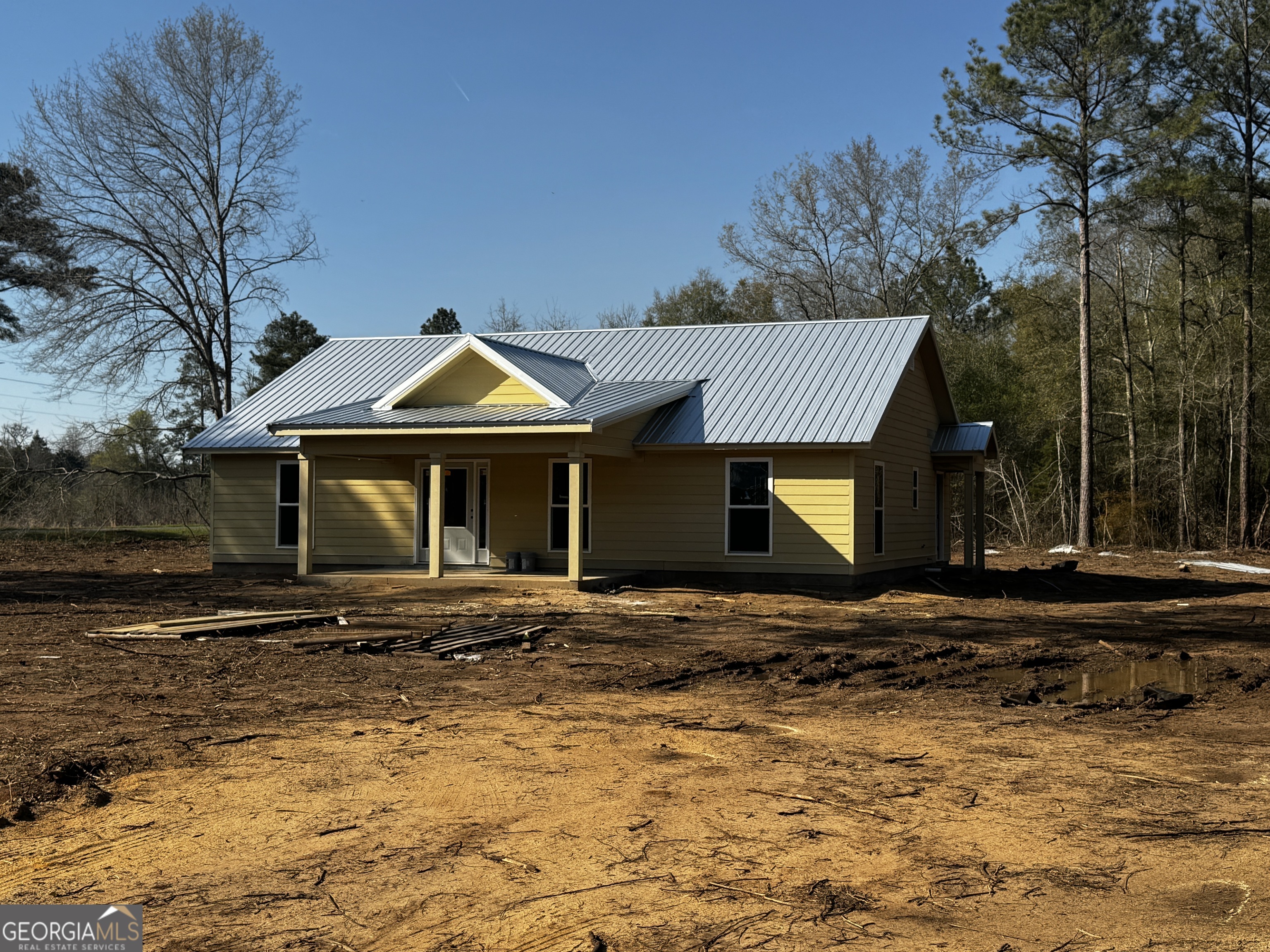 27 Bluegill Road Vienna, GA 31092 - Photo 3 of 68 a front view of a house with yard