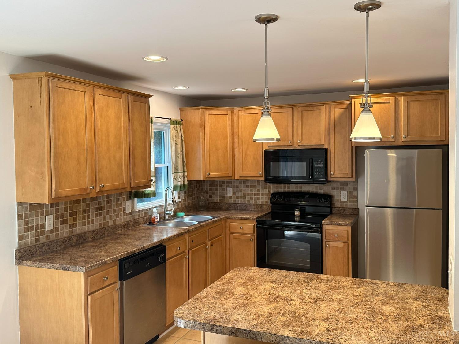 877 Martini Road Cincinnati, OH 45233 - Photo 5 of 19 Gallery Image 5