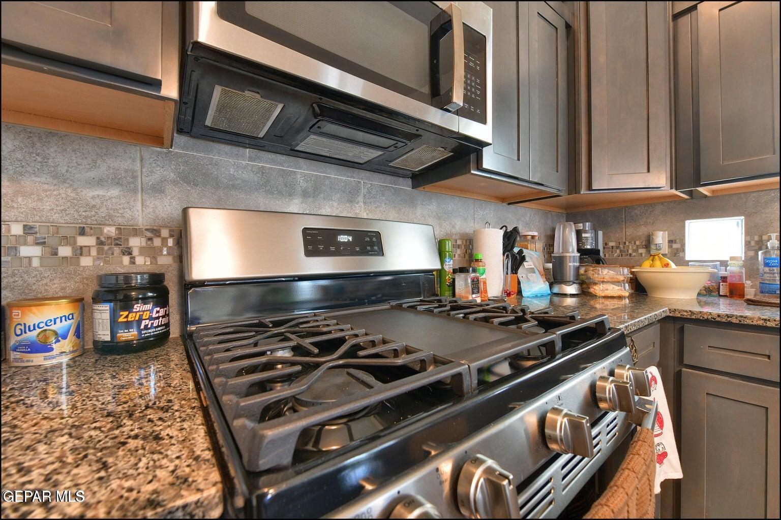 235 Herts Way El Paso, TX 79928 - Photo 16 of 33 20260112223010507833000000-o