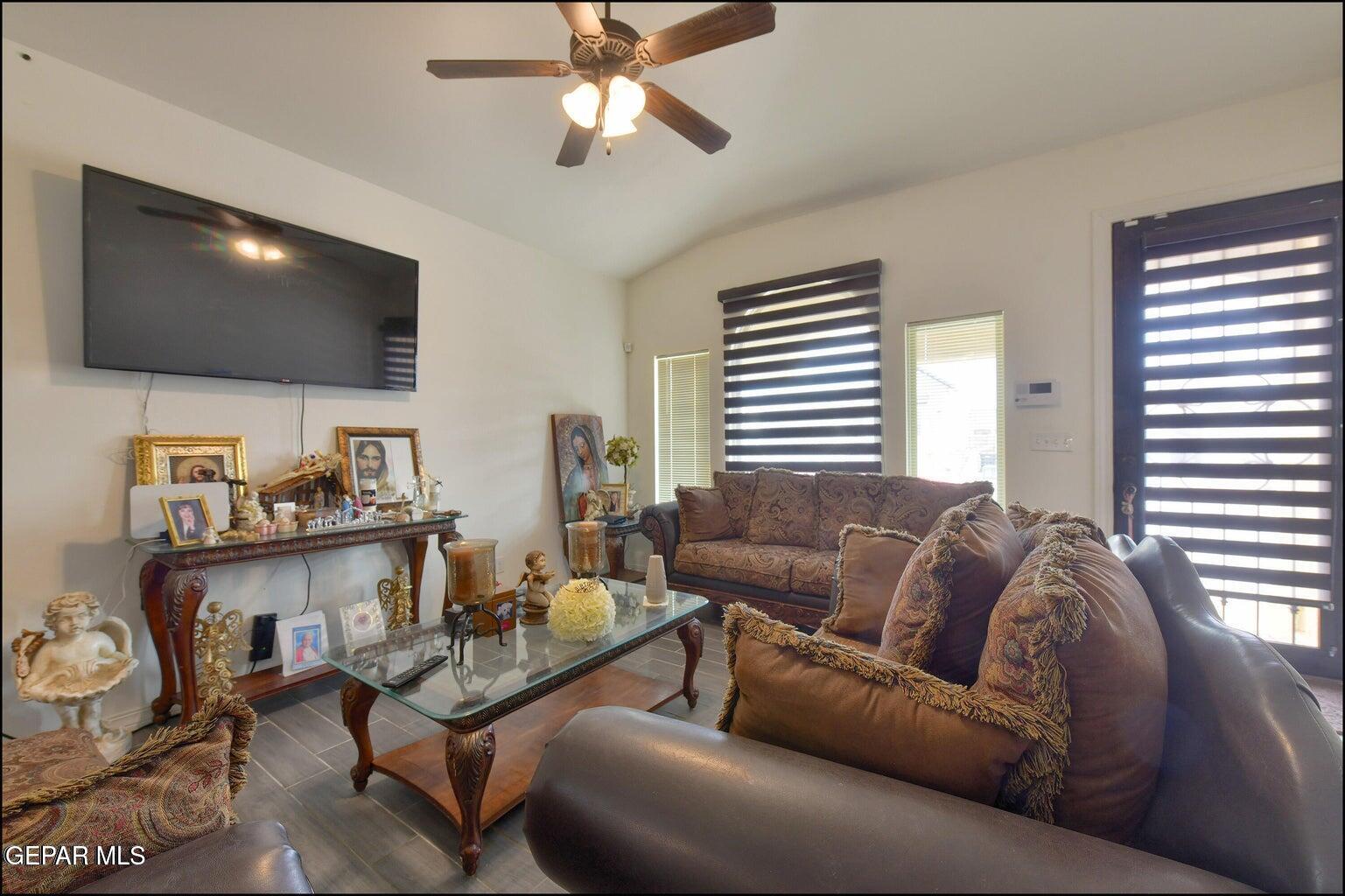 235 Herts Way El Paso, TX 79928 - Photo 6 of 33 20260112222956163096000000-o