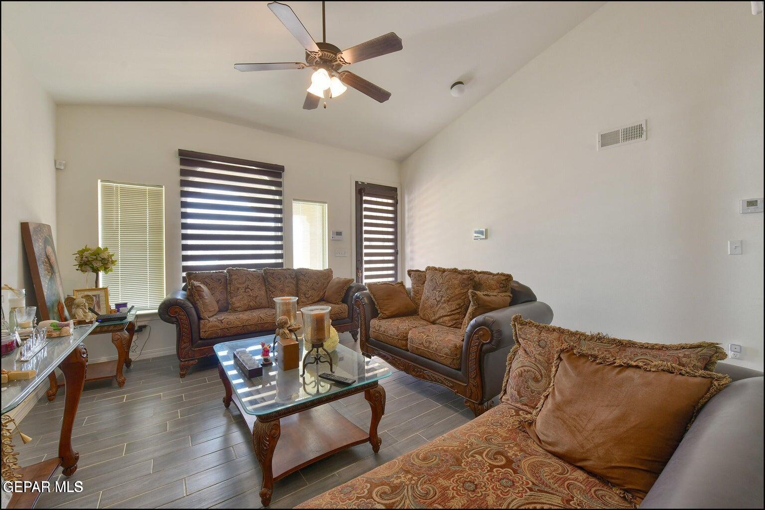 235 Herts Way El Paso, TX 79928 - Photo 7 of 33 20260112222957603814000000-o