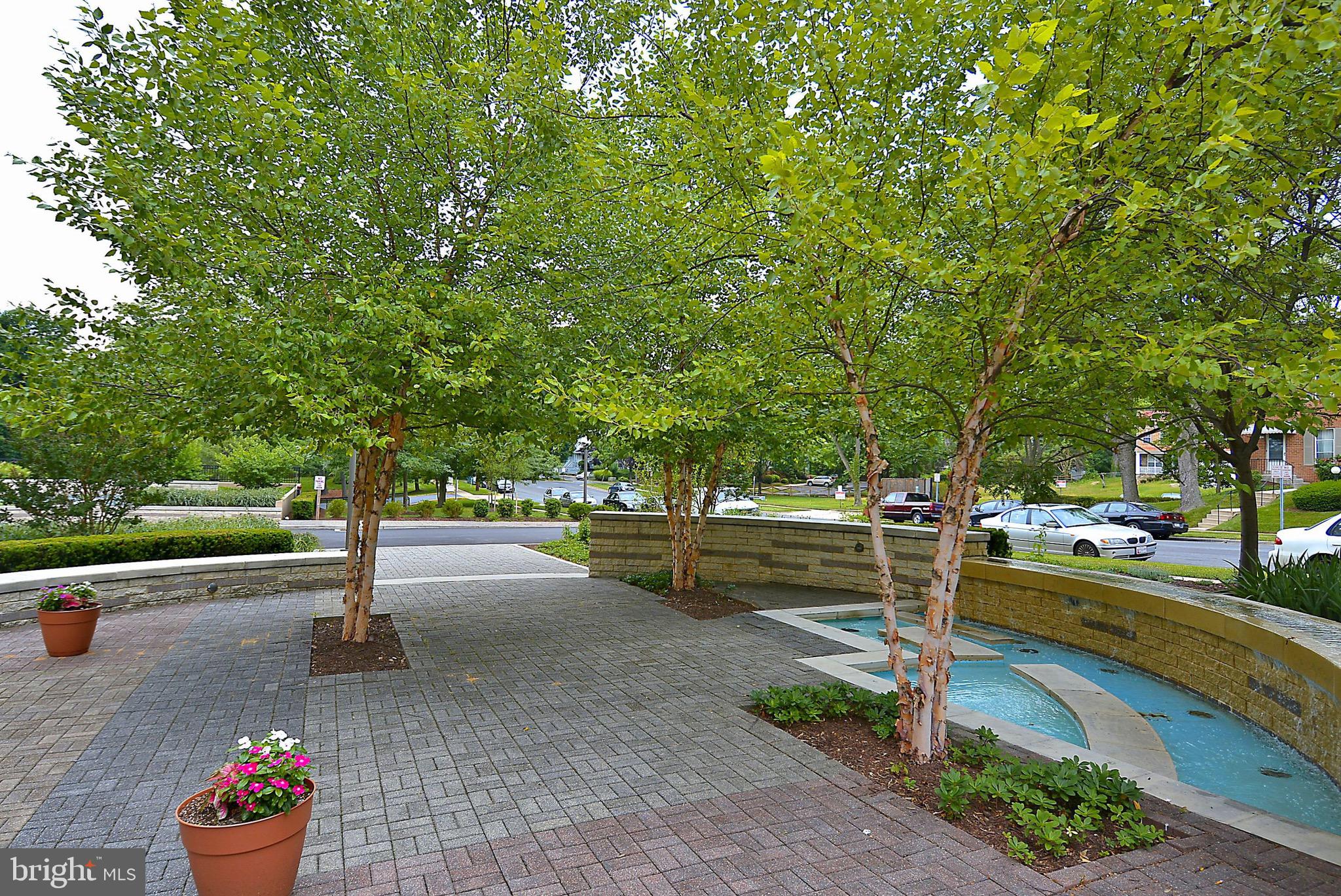 1900 Lyttonsville Road, Unit 802 Silver Spring, MD 20910 - Photo 4 of 38 a park view with a seating space