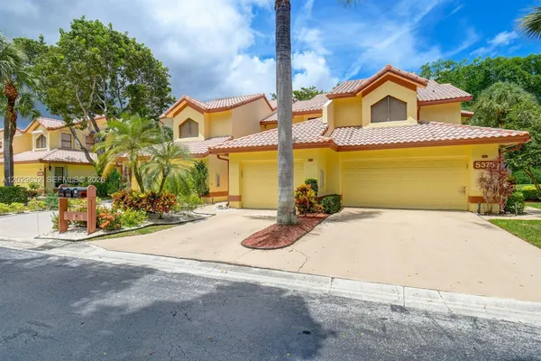 $399,000 | 5375 10th Fairway Drive, Unit 2, Delray Beach, FL 33484