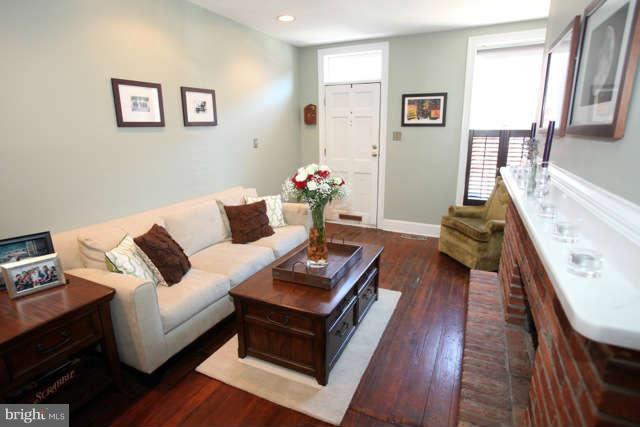 1024 Riverside Avenue Baltimore, MD 21230 - Photo 3 of 25 Living Room