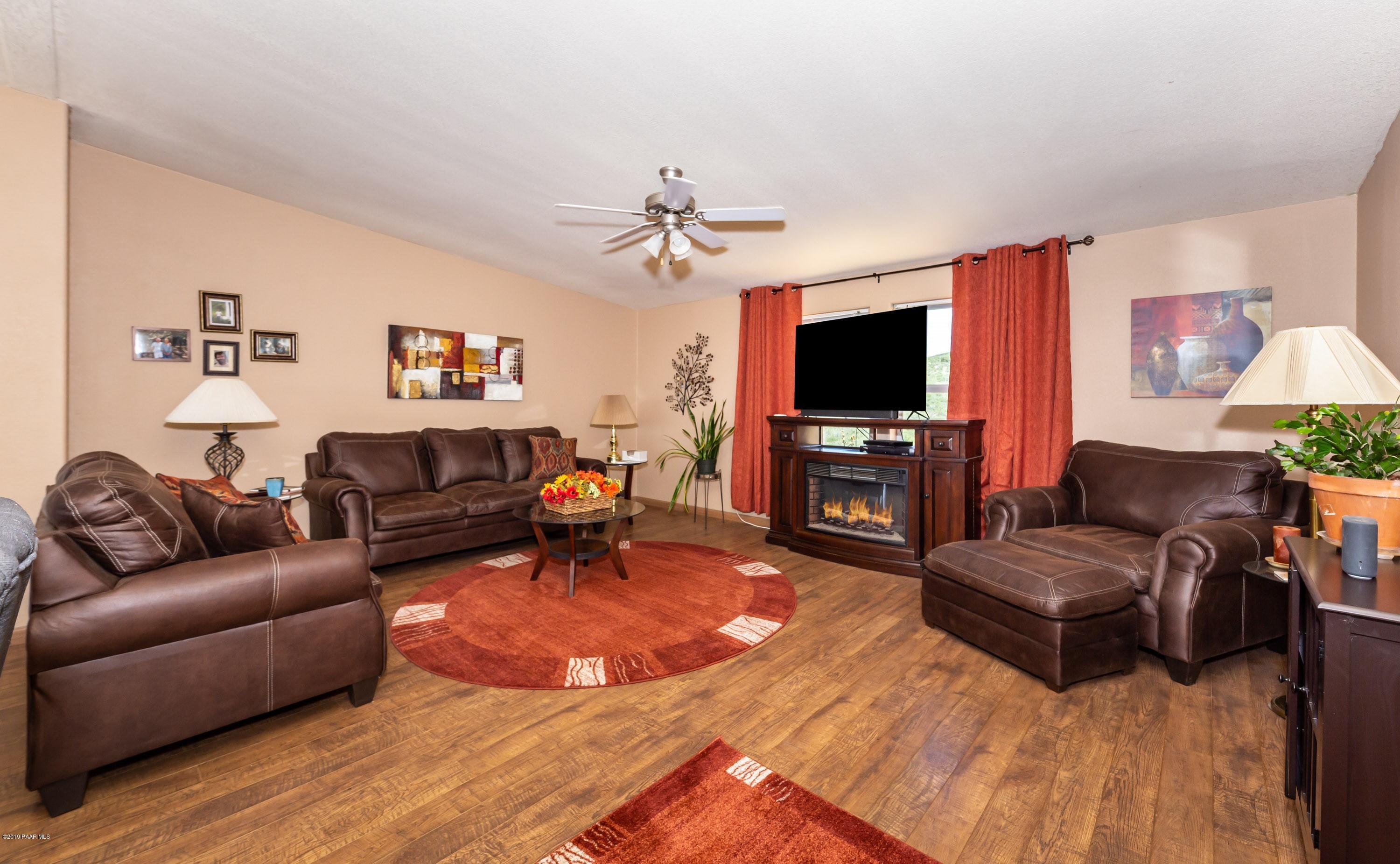 004_Living Room