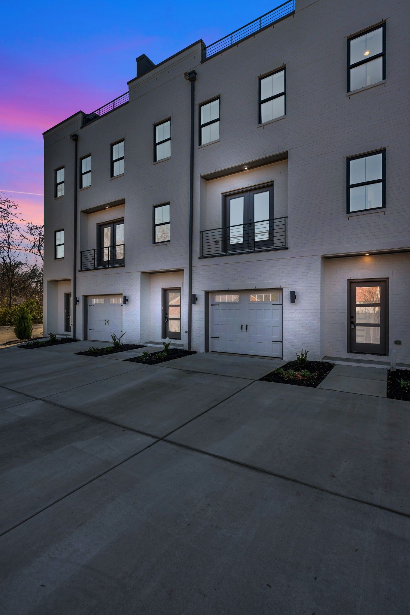 520 North Maple Street, Unit 2 Murfreesboro, TN 37130 - Photo 4 of 34 a front view of a house with a street