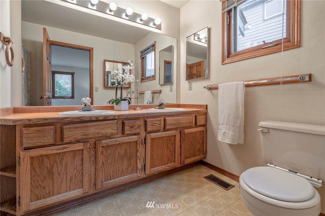 11227 Northeast 174th Street Bothell, WA 98011 - Photo 20 of 38