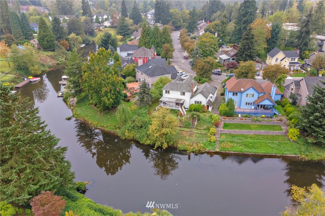 11227 Northeast 174th Street Bothell, WA 98011 - Photo 3 of 38