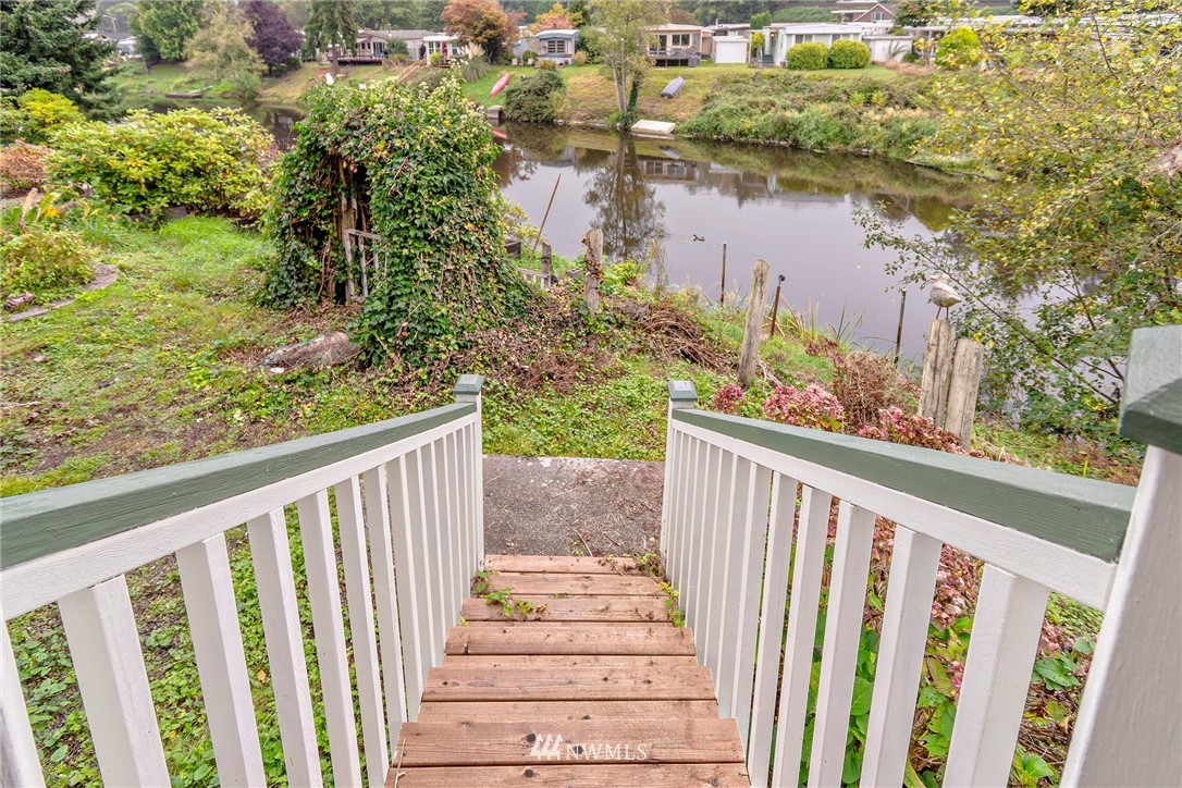 11227 Northeast 174th Street Bothell, WA 98011 - Photo 22 of 38