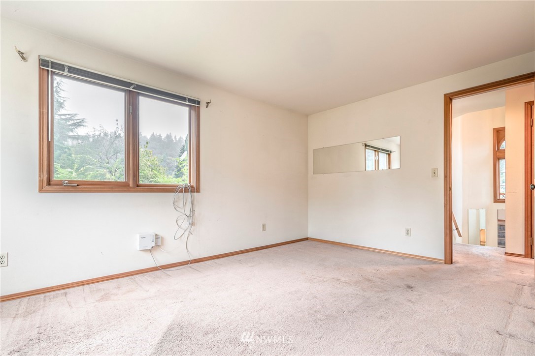 11227 Northeast 174th Street Bothell, WA 98011 - Photo 27 of 38