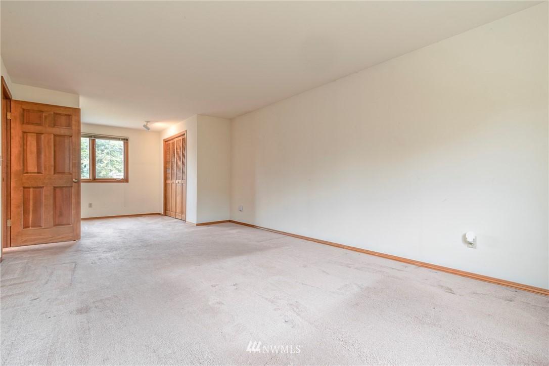 11227 Northeast 174th Street Bothell, WA 98011 - Photo 29 of 38