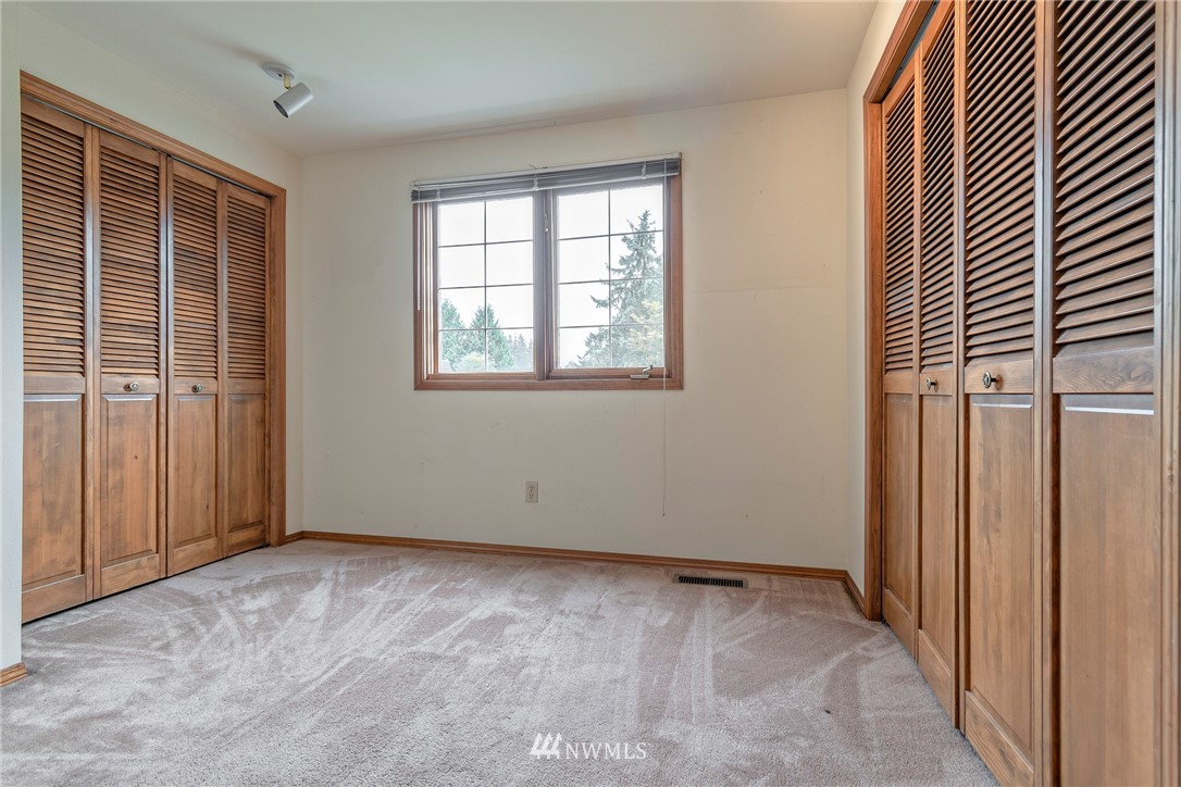 11227 Northeast 174th Street Bothell, WA 98011 - Photo 32 of 38
