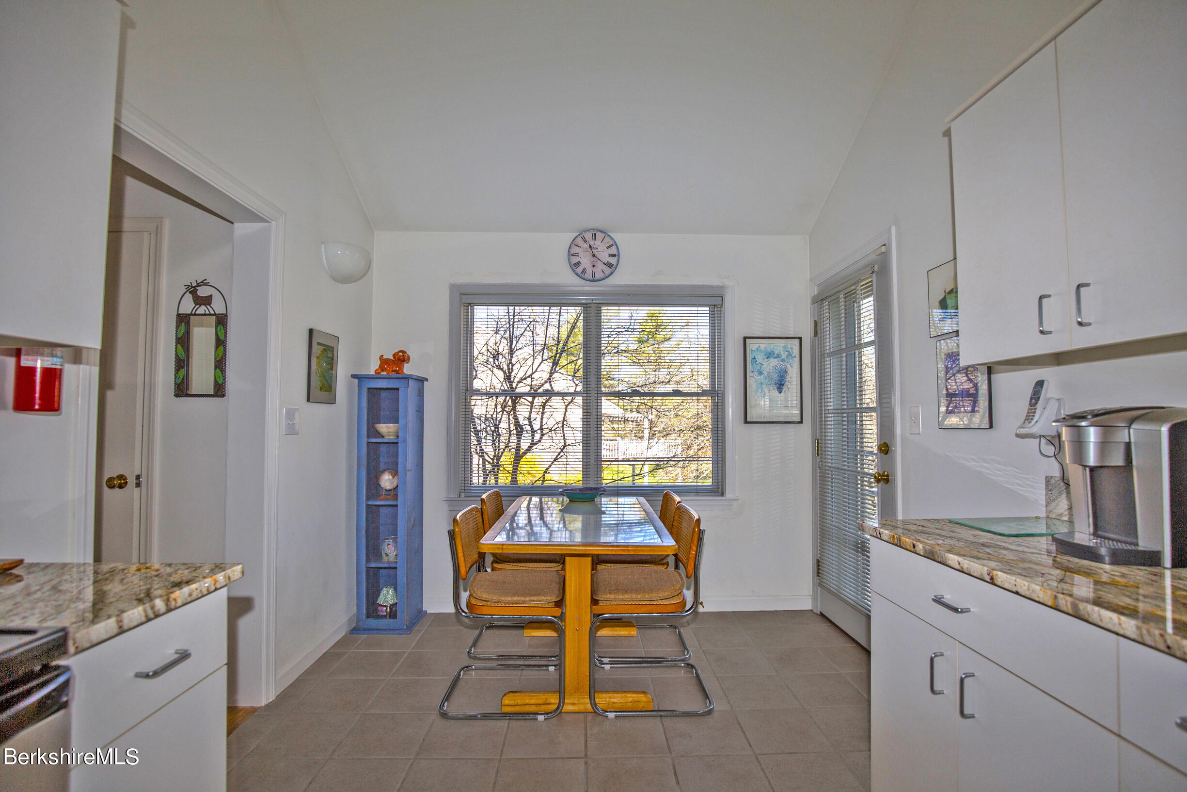 1136 Barker Road, Unit 48 Pittsfield, MA 01201 - Photo 7 of 53 breakfast